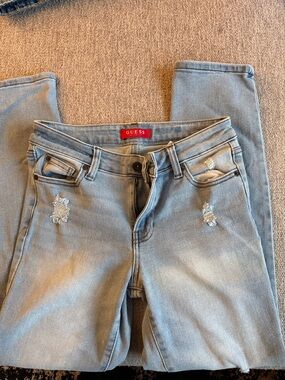 GUESS Light Wash Skinny Jeans with Distressed Detail